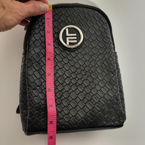 London Fog Broadway Double Compartment Woven Black Sling Crossbody Black NWT - Picture 6 of 7